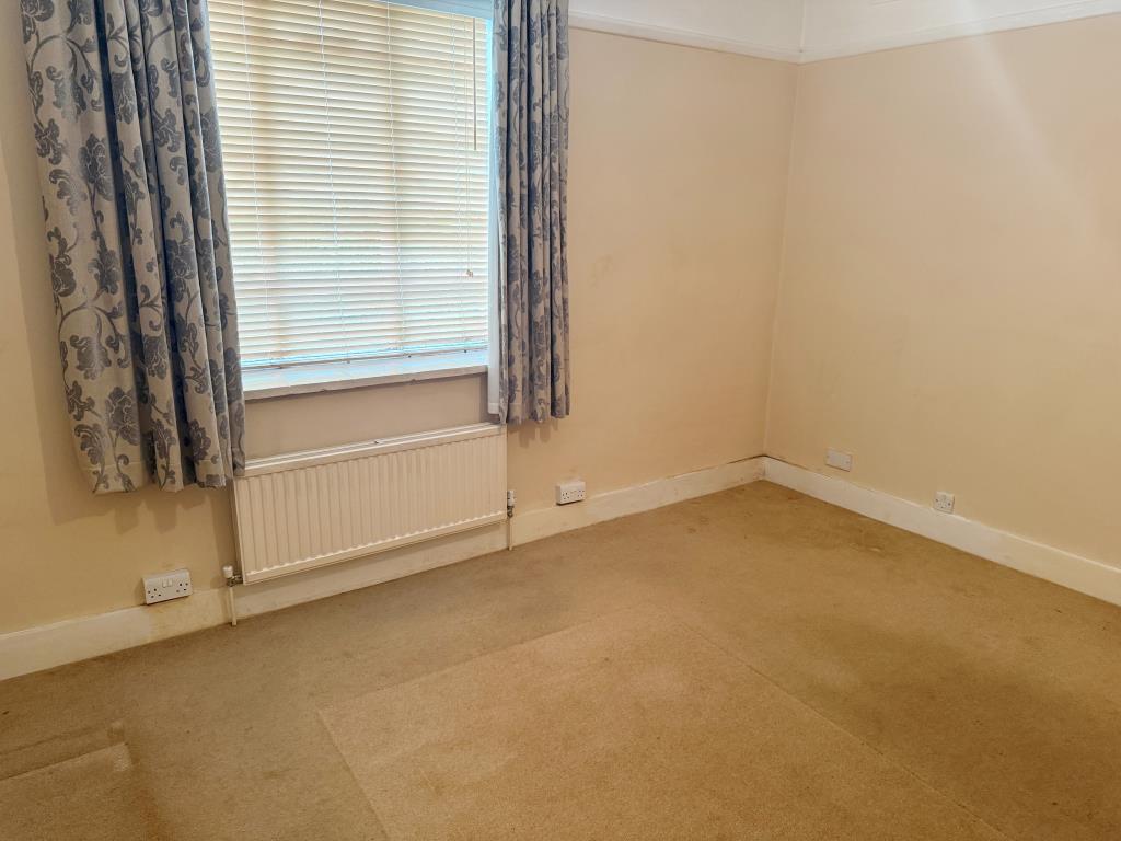 Lot: 19 - FREEHOLD GROUND RENTS WITH VACANT FLAT AND GARAGE - Main bedroom with window to front